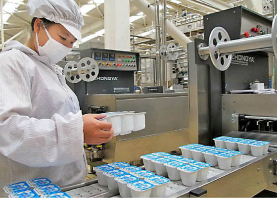 Porcellana Linea di plastica di produzione lattiera della tazza, linea di produzione del yogurt batteri lattici dell'attrezzatura fornitore